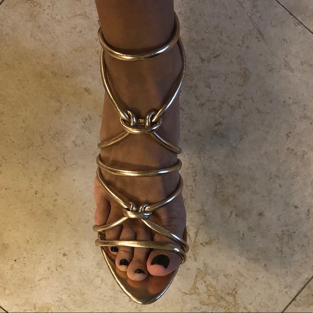 Worn one time fancy gold 3 inch heals!